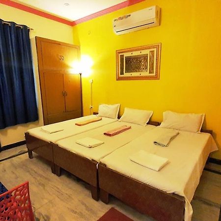 Anukampa Homestay Агра Экстерьер фото